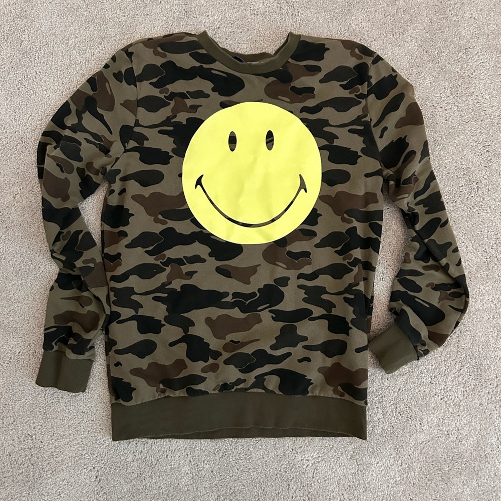 Smiley / camo sweatshirt from forever 21